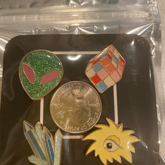 Alien Gem Cube 👁 Pin - Picture 2 of 2